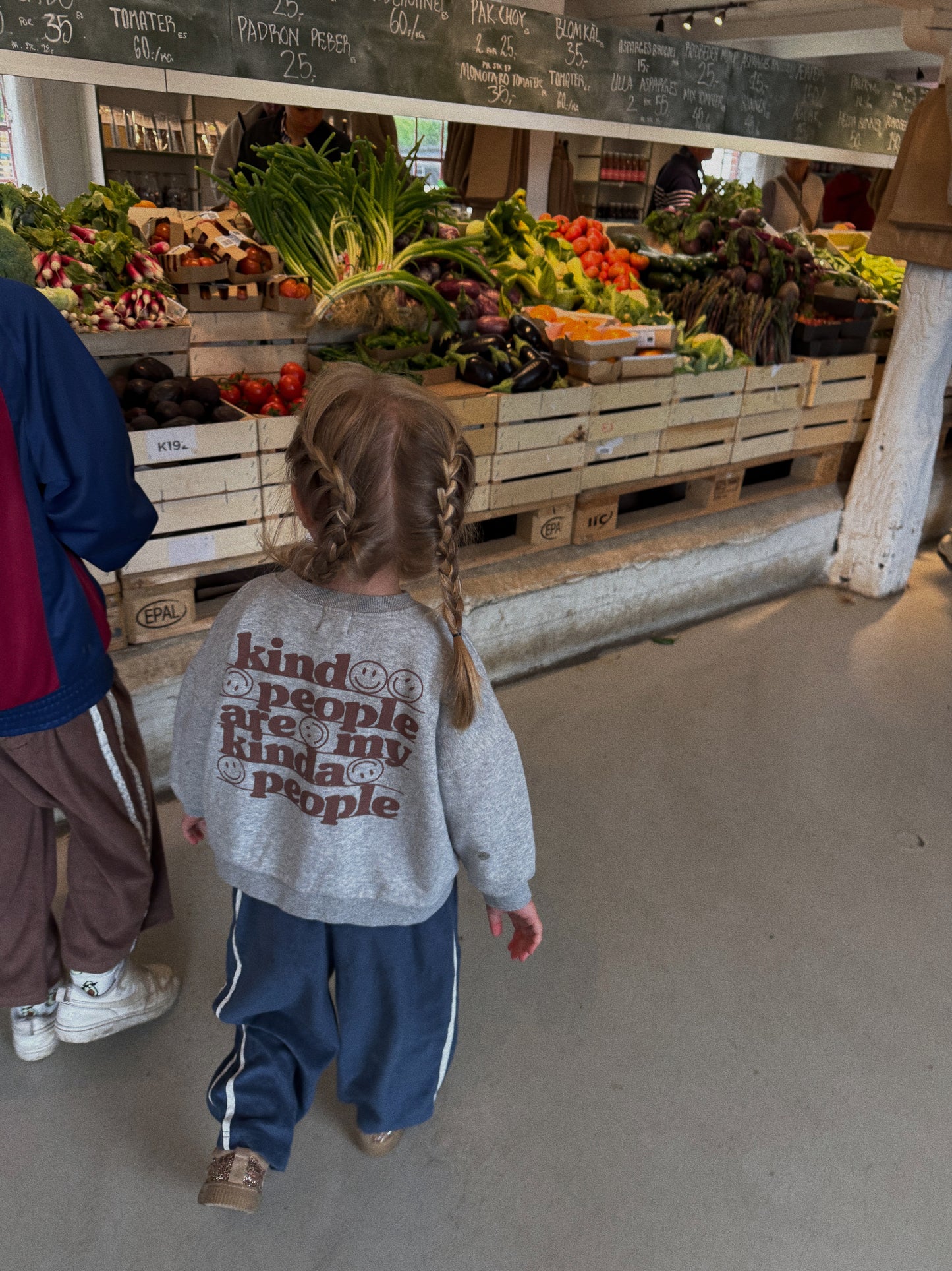 Kind People Sweatshirt Brown